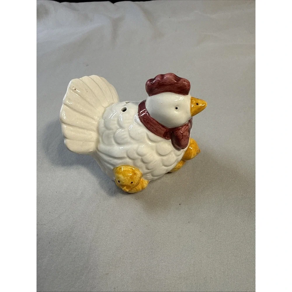 Vintage Giftcraft Ceramic Hen with Chicks & #1 Blue Prize Ribbon Shaker